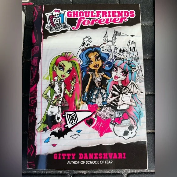 6 Monster High teen books. 1 hardcover & 1 comic book form. - Picture 3 of 9